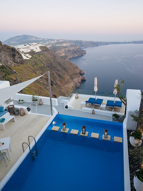 Where to Stay in Santorini: Oia or Imerovigli?