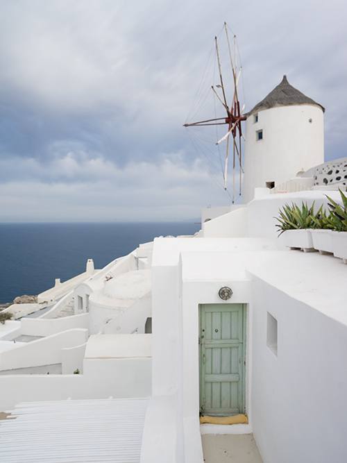 Where to Stay in Santorini: Oia or Imerovigli?